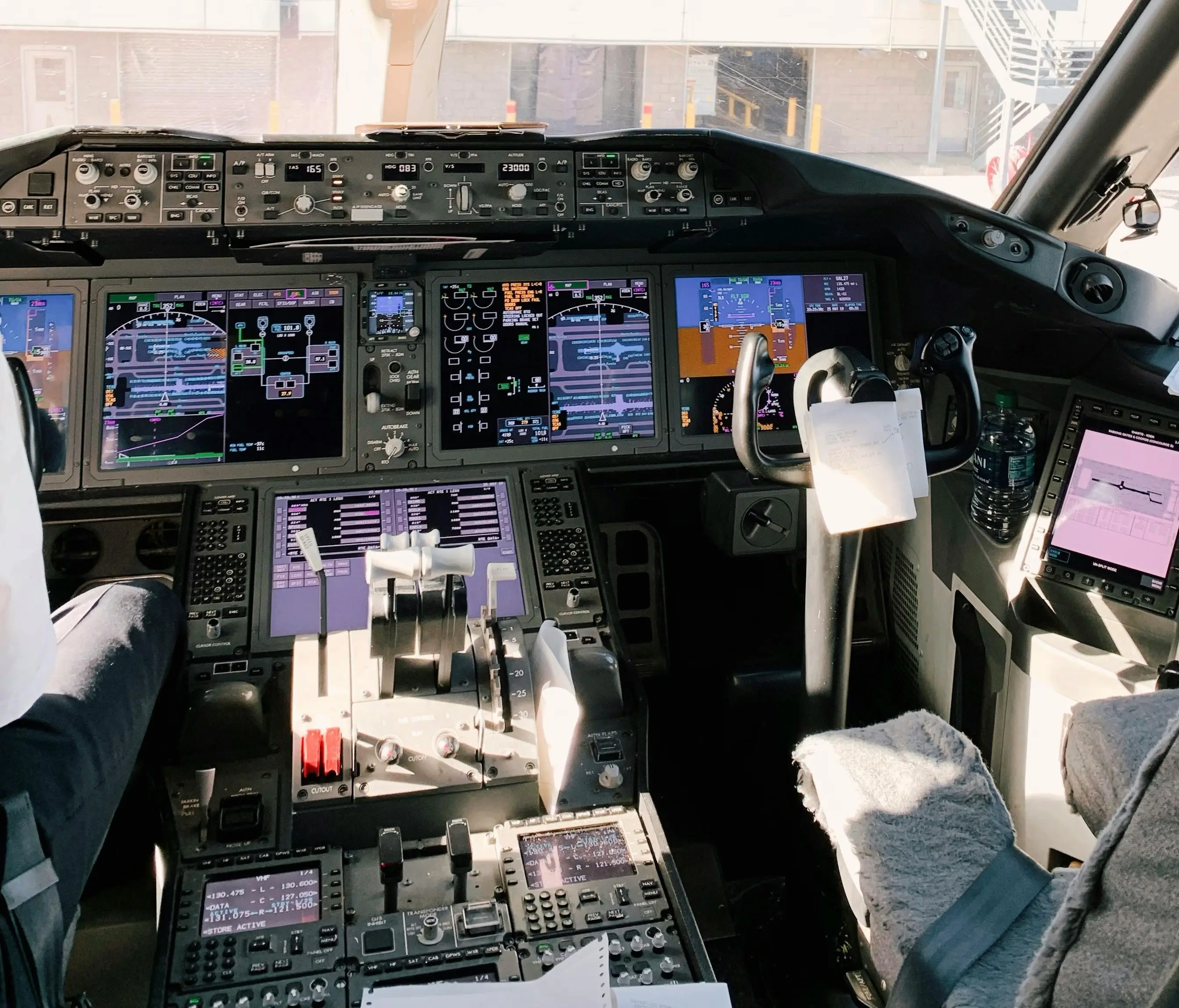 Airline cockpit representing advanced pilot training goals